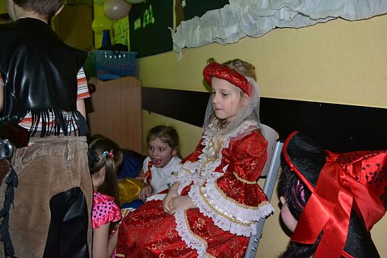 Grafika #4: Bal Karnawałowy w Szkole Podstawowej