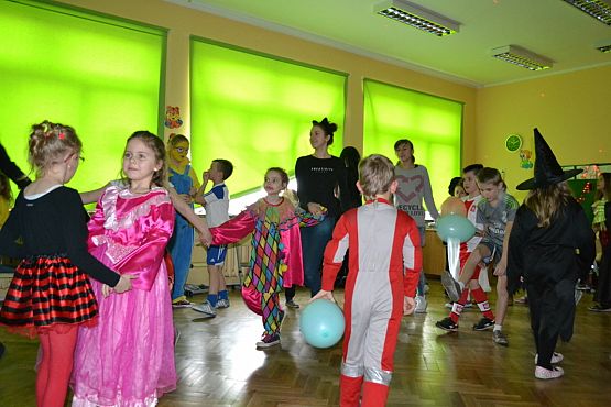 Grafika #11: Bal Karnawałowy w Szkole Podstawowej