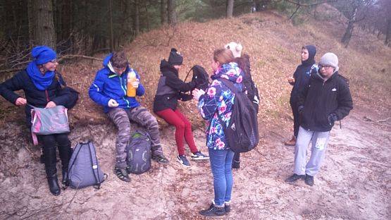 Grafika #2: Harcerska wycieczka piesza