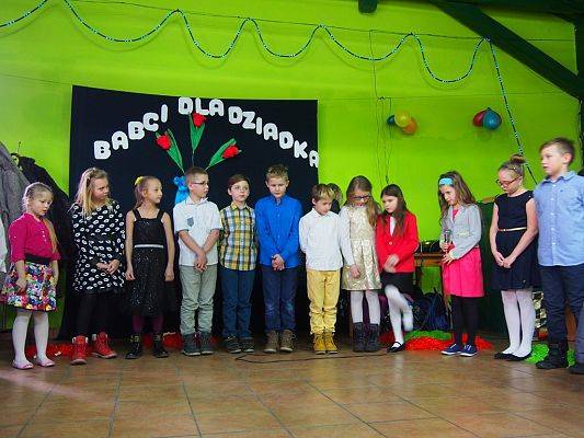 Grafika #43: Dzień Babci i Dziadka w Świetlicy wiejskiej w Łebieniu