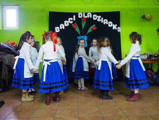 Grafika #36: Dzień Babci i Dziadka w Świetlicy wiejskiej w Łebieniu