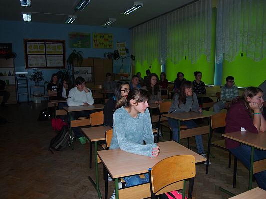 Grafika #1: Lekcje historii - IPN