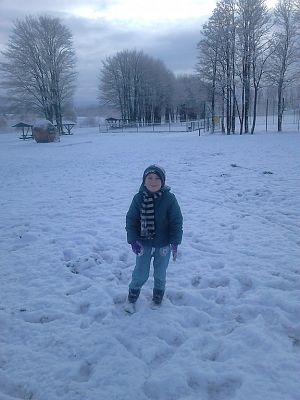 Grafika #11: Zimowy spacer przedszkolaków.