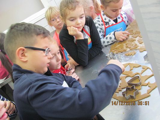 Grafika #6: Pieczenie pierników - klasa II a