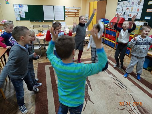 Grafika #10: Andrzejki w klasach pierwszych i drugich SP