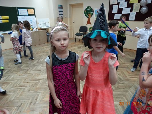 Grafika #31: Andrzejki w klasach pierwszych i drugich SP