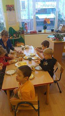 Grafika #1: Zachowanie przy stole - savoir vivre