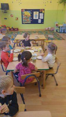 Grafika #3: Zachowanie przy stole - savoir vivre