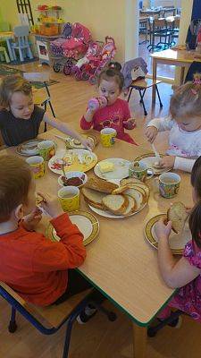 Grafika #4: Zachowanie przy stole - savoir vivre