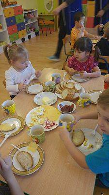 Grafika #5: Zachowanie przy stole - savoir vivre