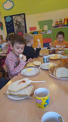 Grafika #6: Zachowanie przy stole - savoir vivre