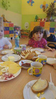 Grafika #8: Zachowanie przy stole - savoir vivre