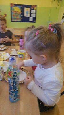 Grafika #9: Zachowanie przy stole - savoir vivre