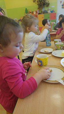 Grafika #10: Zachowanie przy stole - savoir vivre