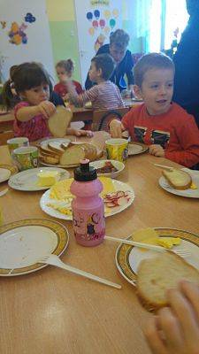 Grafika #11: Zachowanie przy stole - savoir vivre