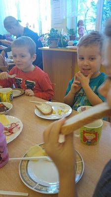 Grafika #12: Zachowanie przy stole - savoir vivre