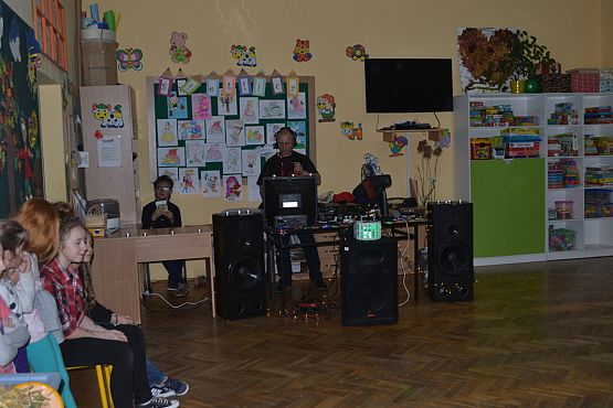 Grafika #1: Zabawa Andrzejkowa