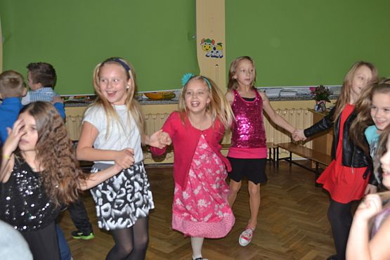 Grafika #0: Zabawa Andrzejkowa