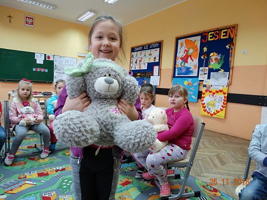 Grafika #1: Światowy Dzień Pluszowego Misia w kl. Ia