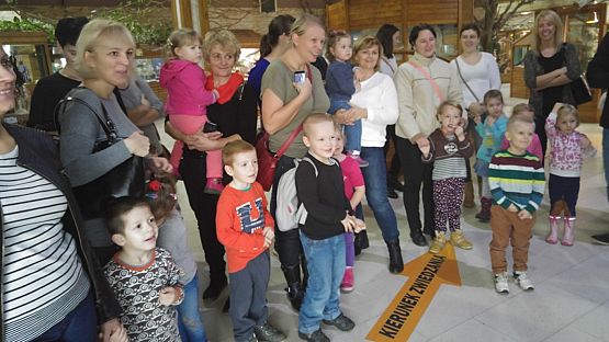 Grafika #0: Przedszkolaki w Mini ZOO w Tuchlinie.