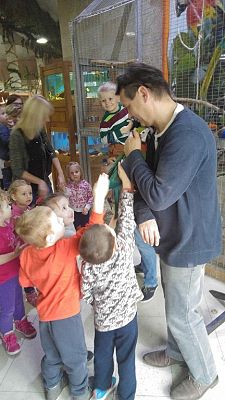 Grafika #4: Przedszkolaki w Mini ZOO w Tuchlinie.