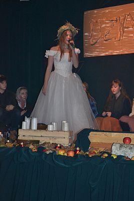 Grafika #14: Spektakl "Dziady" w wykonaniu uczniów Zespołu Szkół w Łebieniu.