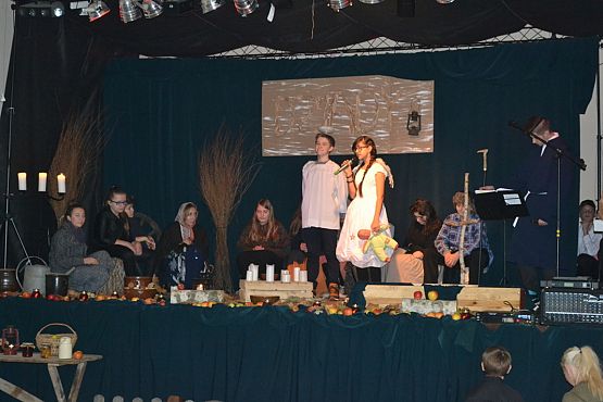 Grafika #4: Spektakl "Dziady" w wykonaniu uczniów Zespołu Szkół w Łebieniu.