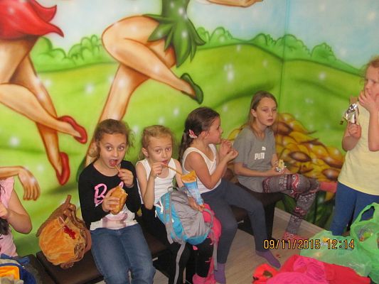 Grafika #10: Drugoklasiści w Smykolandii