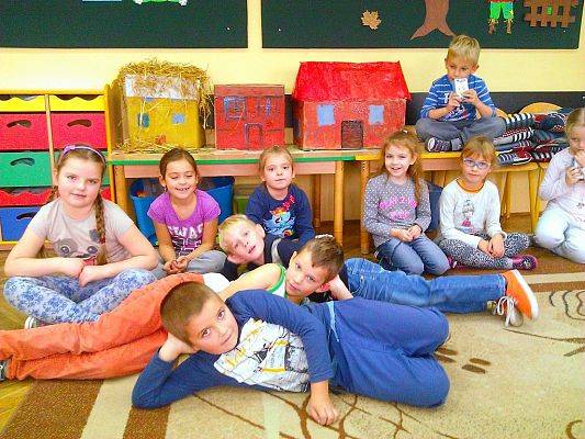 Grafika #0: DOMKI DLA TRZECH ŚWINEK