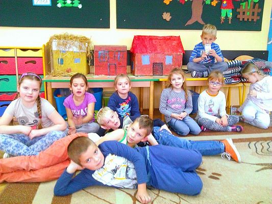 Grafika #11: DOMKI DLA TRZECH ŚWINEK