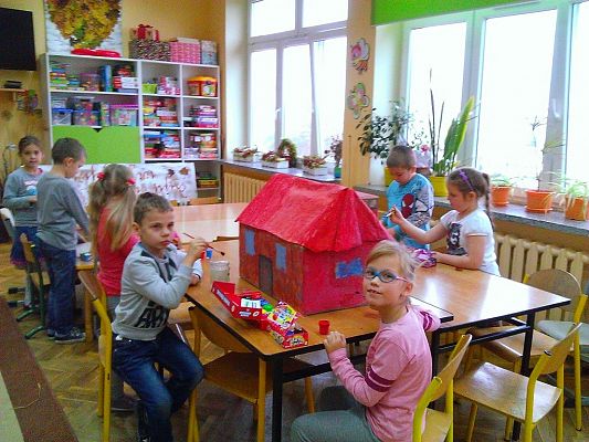 Grafika #1: DOMKI DLA TRZECH ŚWINEK