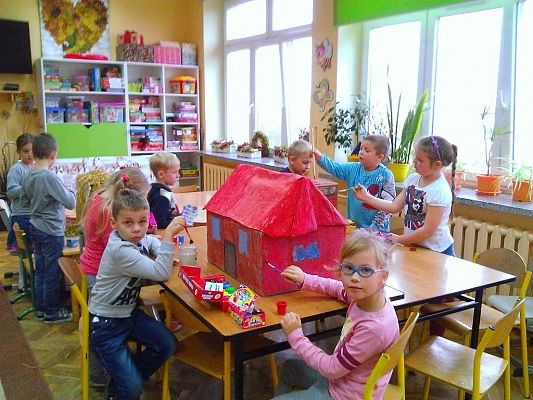 Grafika #2: DOMKI DLA TRZECH ŚWINEK