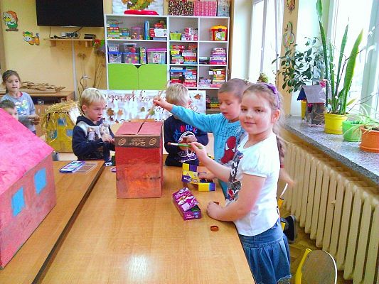 Grafika #3: DOMKI DLA TRZECH ŚWINEK