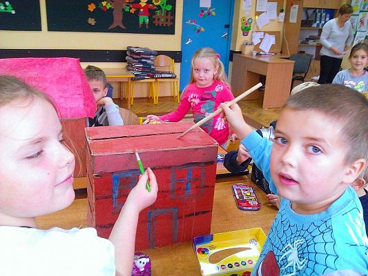 Grafika #4: DOMKI DLA TRZECH ŚWINEK