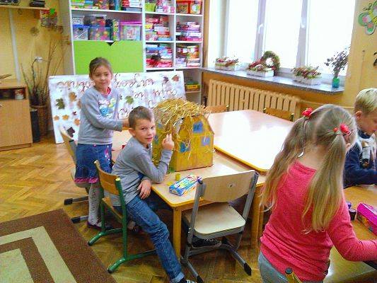 Grafika #6: DOMKI DLA TRZECH ŚWINEK