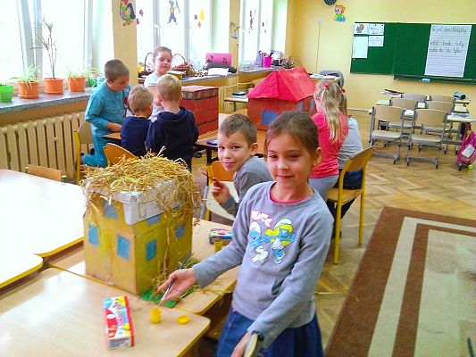 Grafika #8: DOMKI DLA TRZECH ŚWINEK