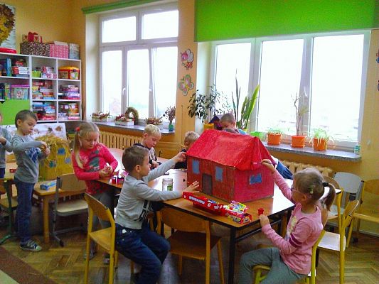 Grafika #10: DOMKI DLA TRZECH ŚWINEK