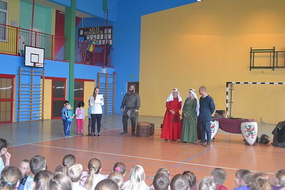 Grafika #10: Żywa lekcja historii- "Jak książę Eryk Pomorski królem został?"