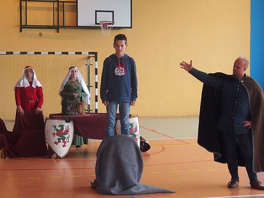 Grafika #16: Żywa lekcja historii- "Jak książę Eryk Pomorski królem został?"