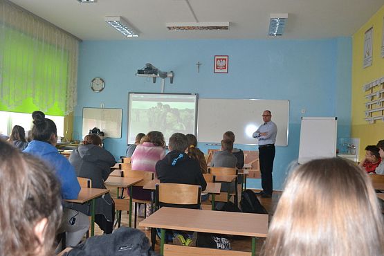 Grafika #2: Spotkanie klas III gimnazjum z przedstawicielami Powiatowego Centrum Edukacyjnego