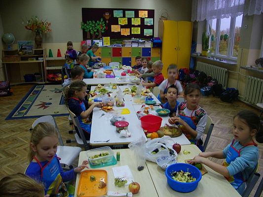 Grafika #0: Owocowe stwory.