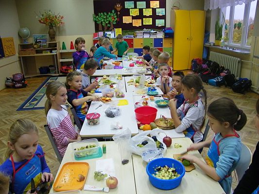 Grafika #1: Owocowe stwory.