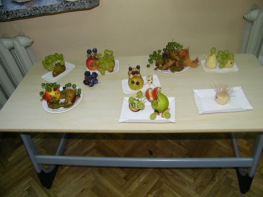 Grafika #2: Owocowe stwory.