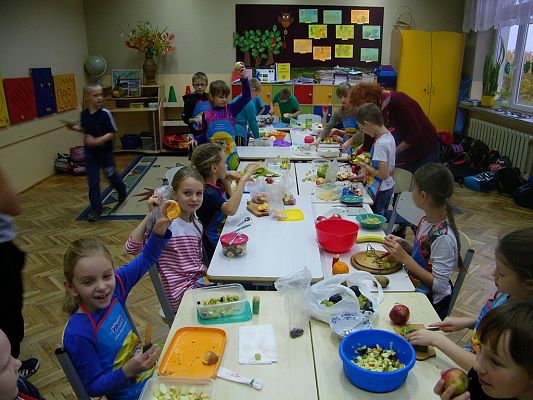 Grafika #6: Owocowe stwory.