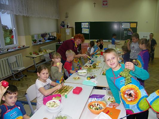 Grafika #7: Owocowe stwory.