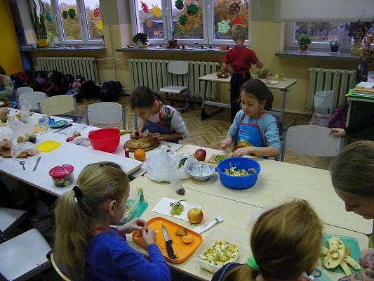 Grafika #10: Owocowe stwory.