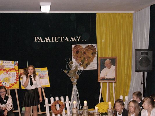 Grafika #8: Rocznica nadania imienia Jana Pawła II.