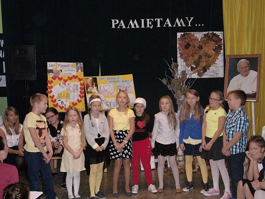 Grafika #2: Rocznica nadania imienia Jana Pawła II.