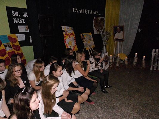 Grafika #6: Rocznica nadania imienia Jana Pawła II.