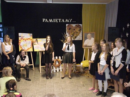 Grafika #5: Rocznica nadania imienia Jana Pawła II.